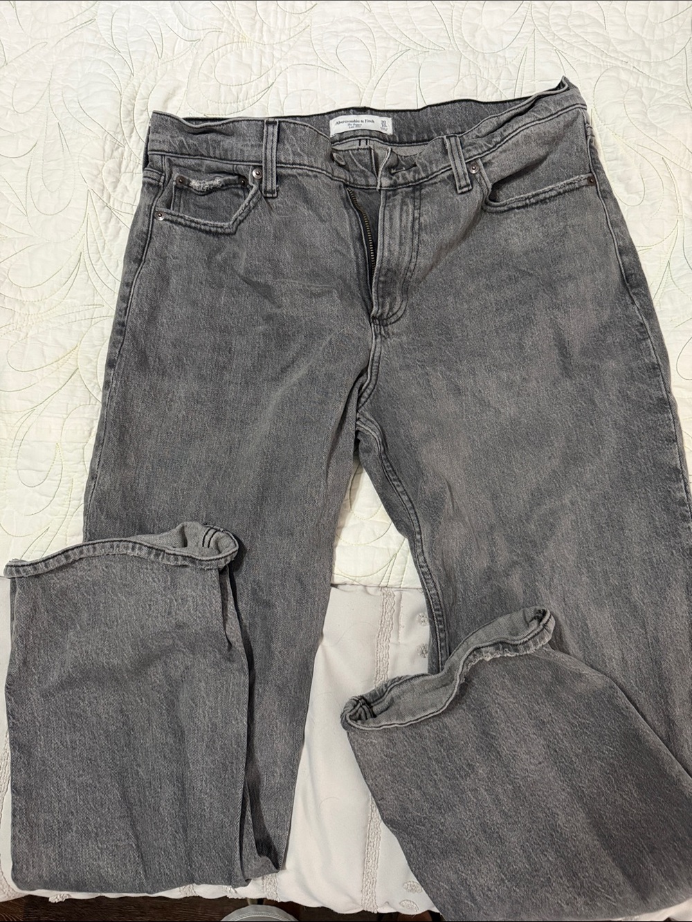 Abercrombie & Fitch The Baggy low-rise jeans
